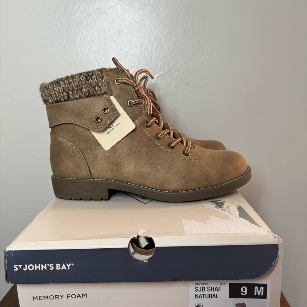 Women's boots size 9 new in their box /memory foam